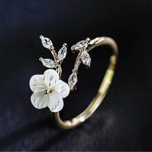 Silver and White Floral Women's Ring